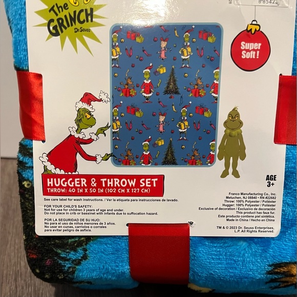 🎄Super Soft Grinch Plush Hugger and Throw! NWT - Picture 2 of 2